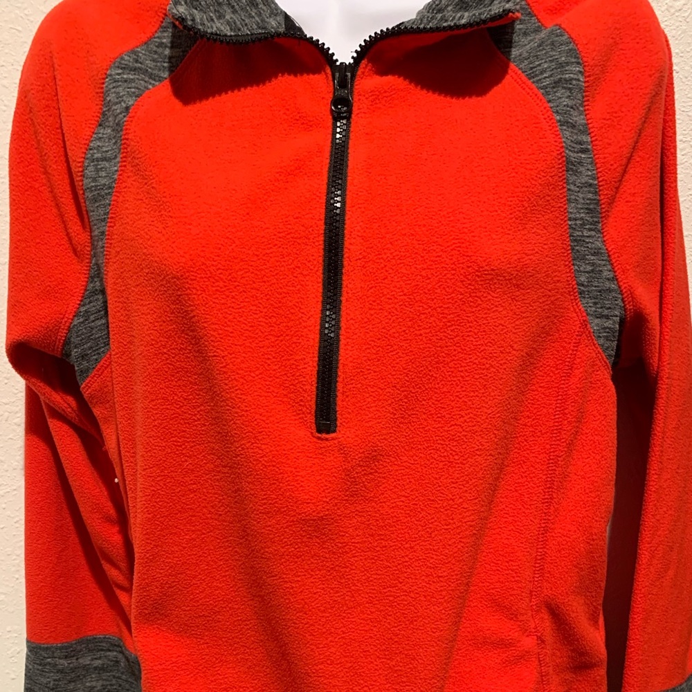 SOFTT!! Long sleeve SO quarter zip sweater!